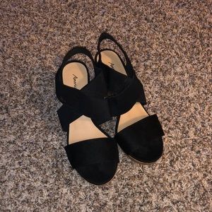 American Eagle black wedges